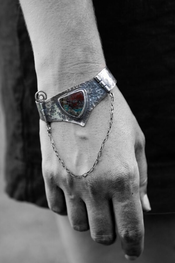 Shackle cuff Flame Agate